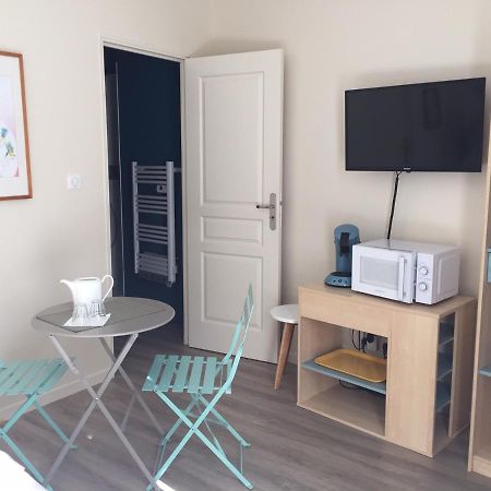 Chambre dans dépendance Maison de Ville + abri vélos Saumur Extérieur photo