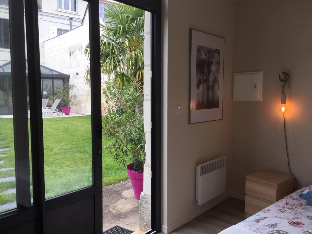 Chambre dans dépendance Maison de Ville + abri vélos Saumur Extérieur photo
