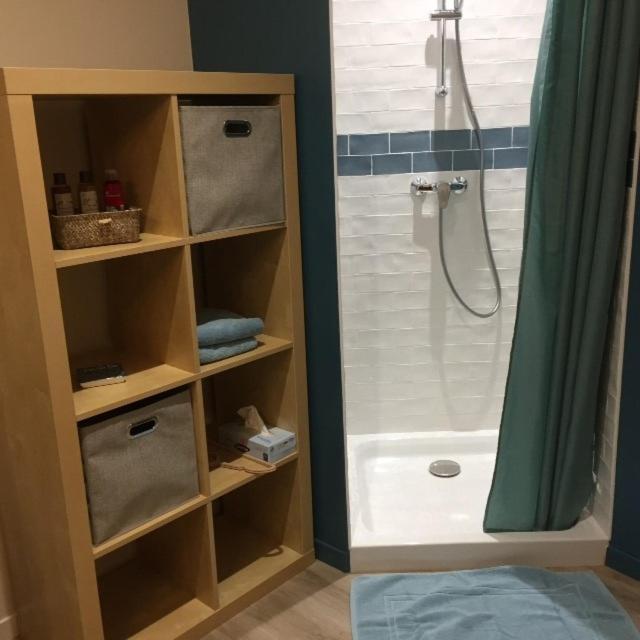 Chambre dans dépendance Maison de Ville + abri vélos Saumur Extérieur photo