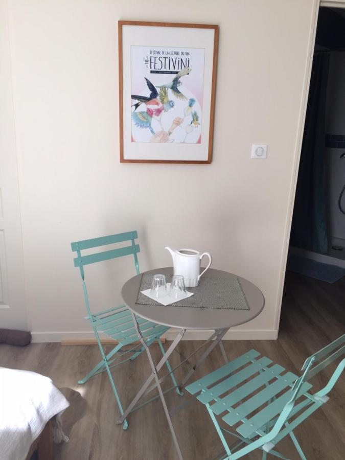Chambre dans dépendance Maison de Ville + abri vélos Saumur Extérieur photo
