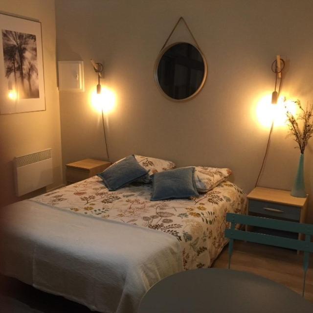 Chambre dans dépendance Maison de Ville + abri vélos Saumur Extérieur photo